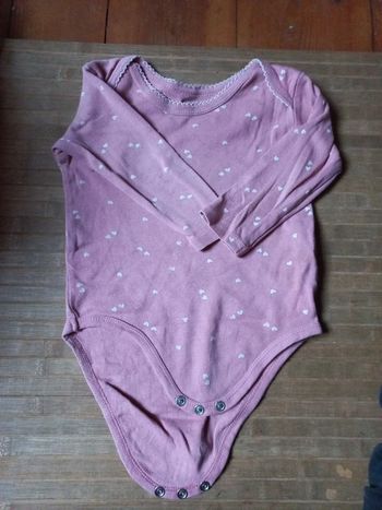 Body rose a cœur 9 à 12 mois