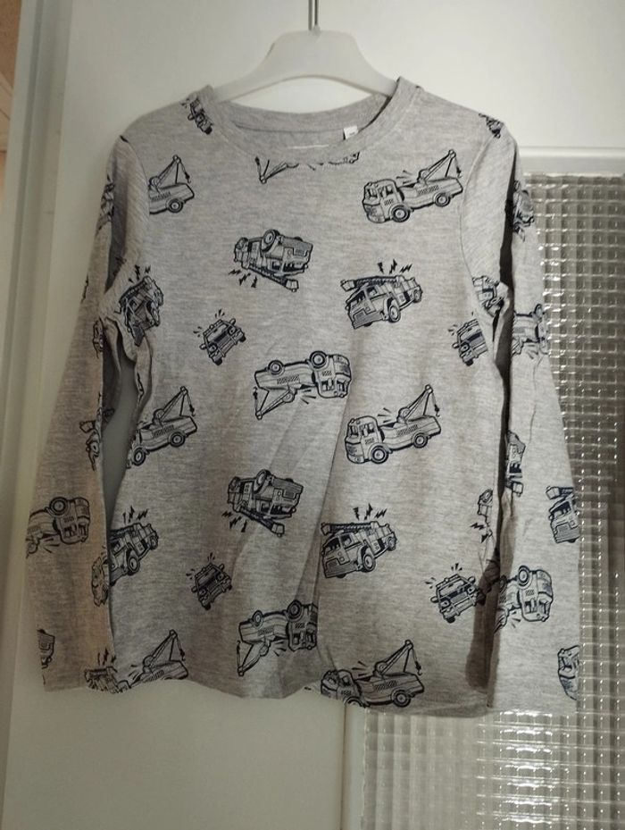 Lot 2 Tee shirts C&A taille 8 ans - photo numéro 2
