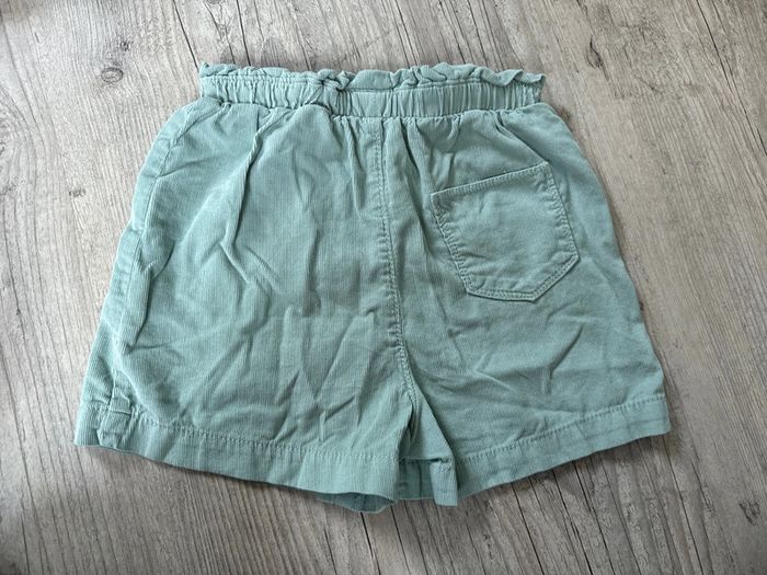 Short effet velours Kiabi 6ans tbe - photo numéro 4