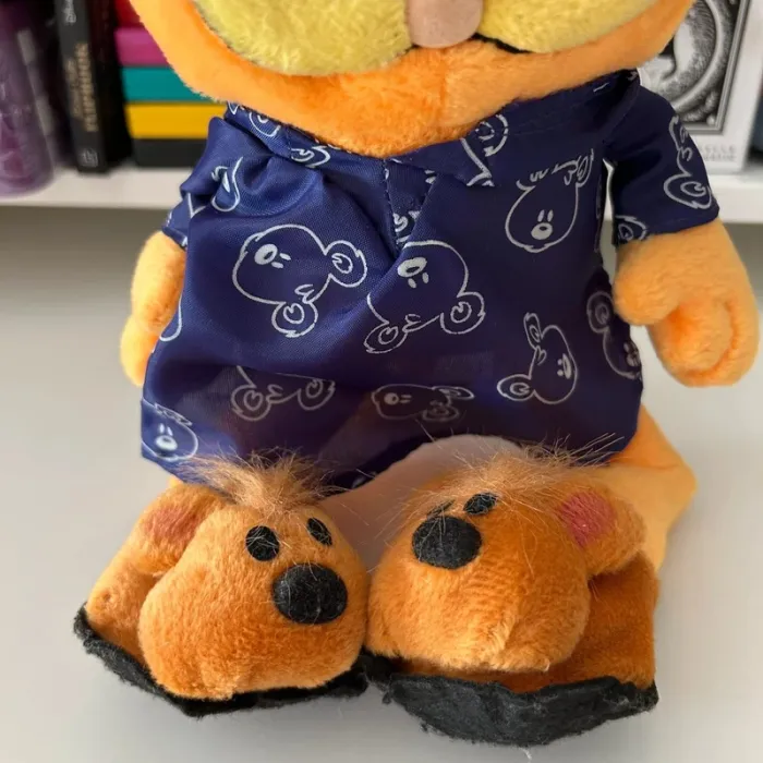 Peluche garfield en pyjama - photo numéro 3