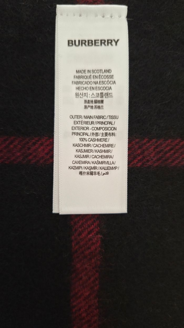 Écharpe Burberry noire Modèle Iconic Check - photo numéro 9