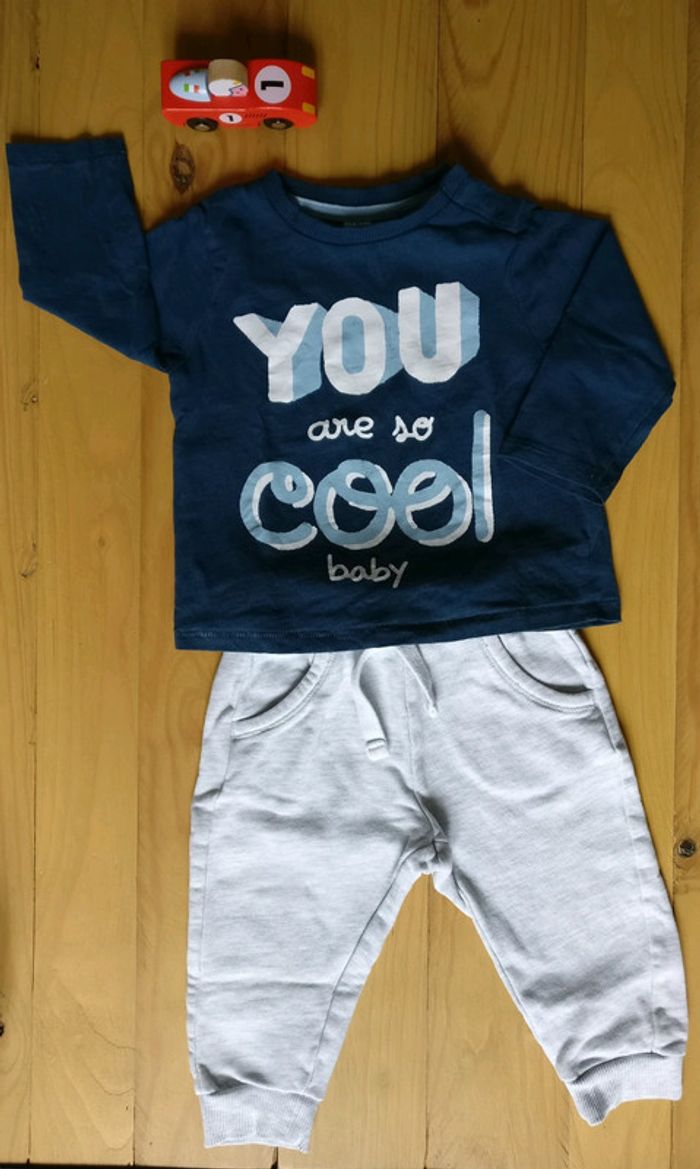 Ensemble jogging+ T-shirt 12 mois