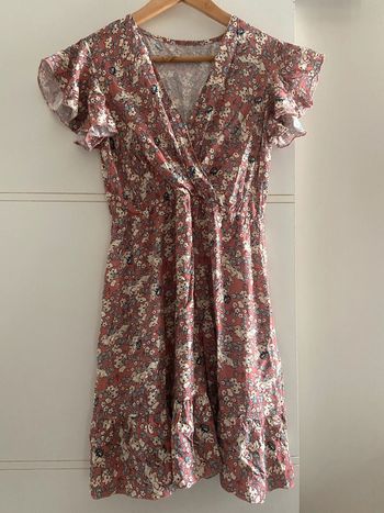 Robe courte d’été fleurie volants aux manches