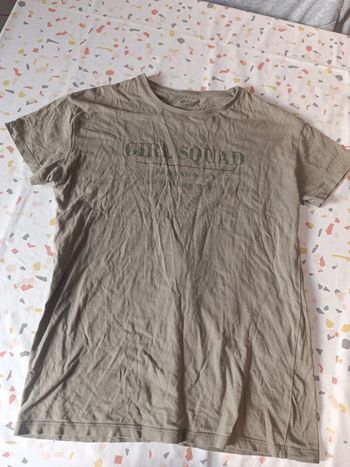 T-shirt de couleur kaki taille 12 ans