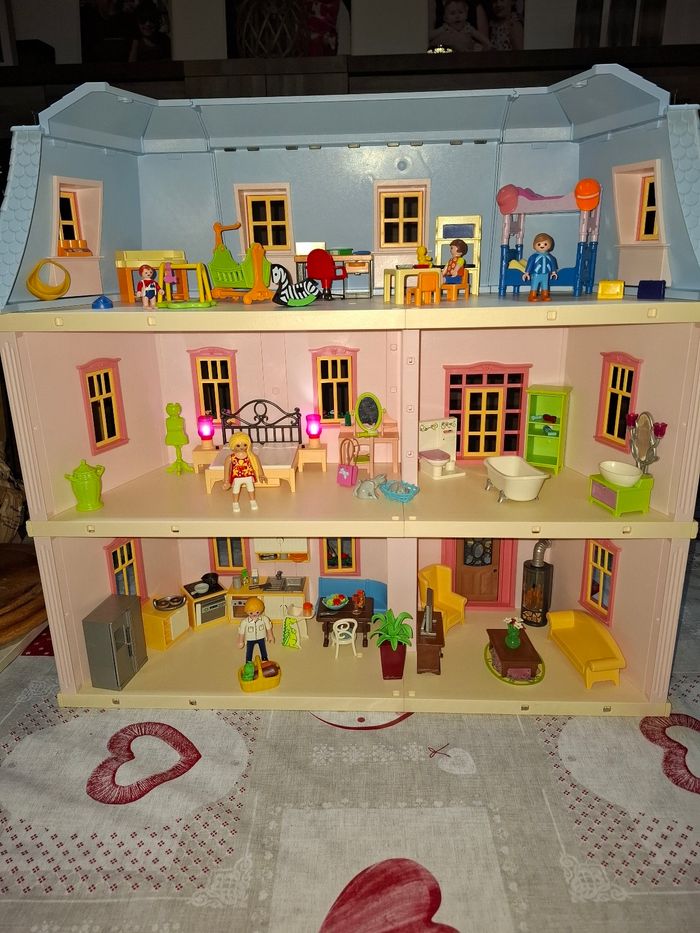 Maison Playmobil rose Dolhouse complète