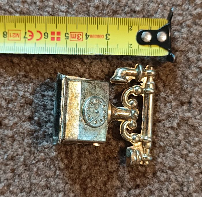 Téléphone miniature maison de poupée objet - photo numéro 3