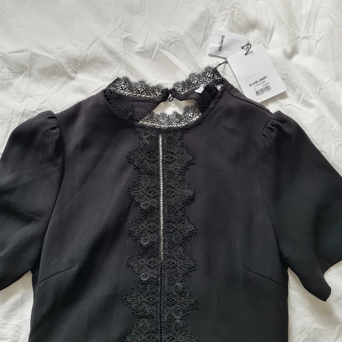 Blouse manches courtes dos nu 🖤 - photo numéro 2