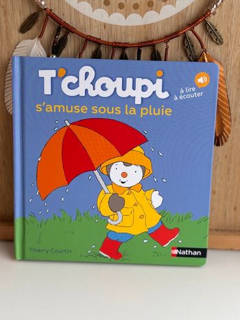Tchoupi s’amuse sous la pluie 