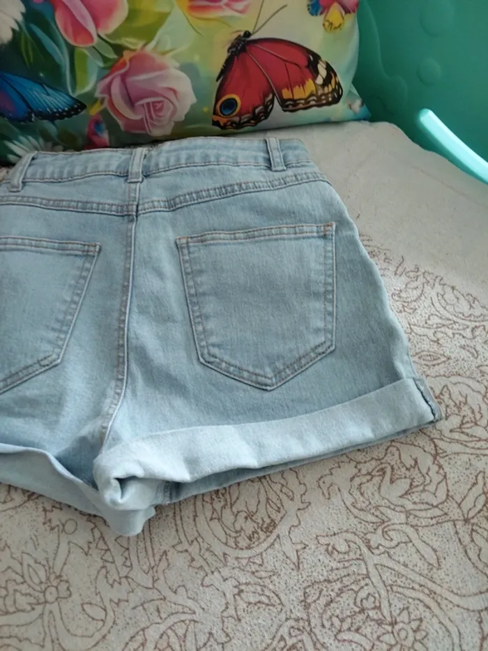 Short jeans taille 32/ 12 ans - photo numéro 6