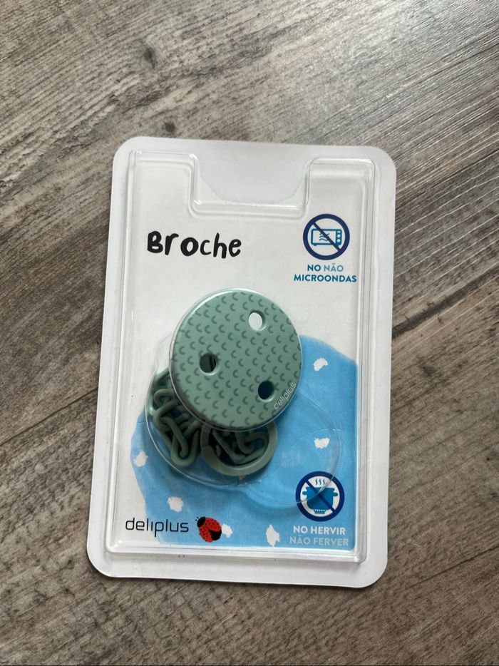 Attache tétine