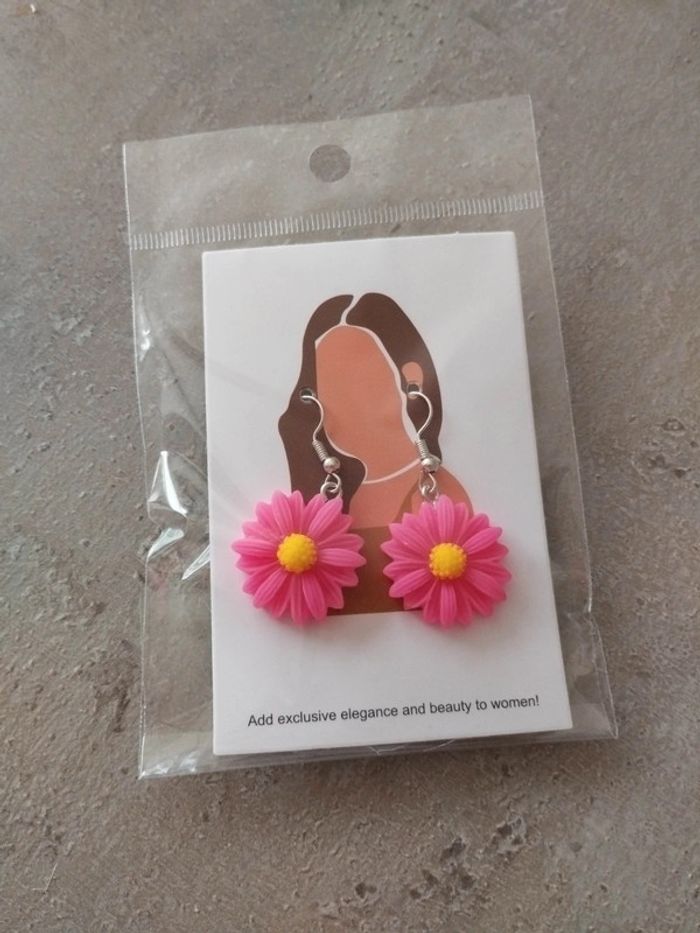 Boucles d'oreilles pendantes fleurs - photo numéro 2