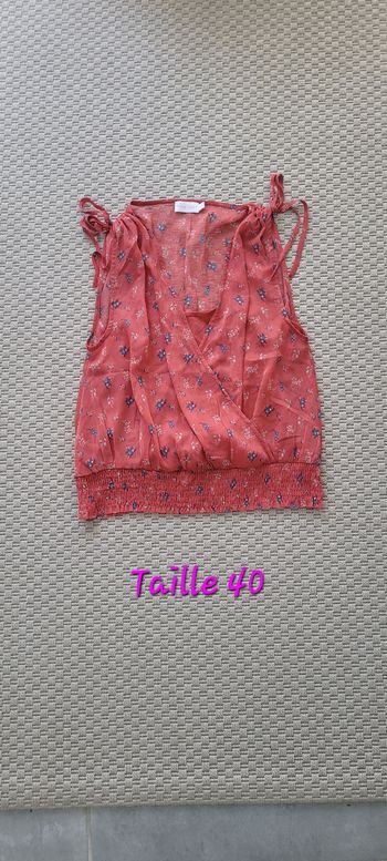 Top taille 40 jamais porté