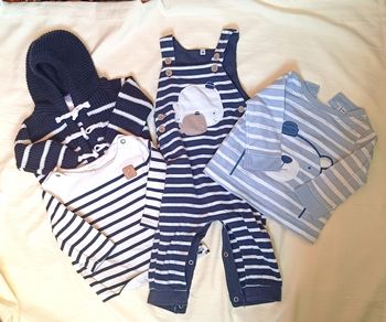 Lot vêtements garçon marinière gilet, salopette et t-shirt 6 mois