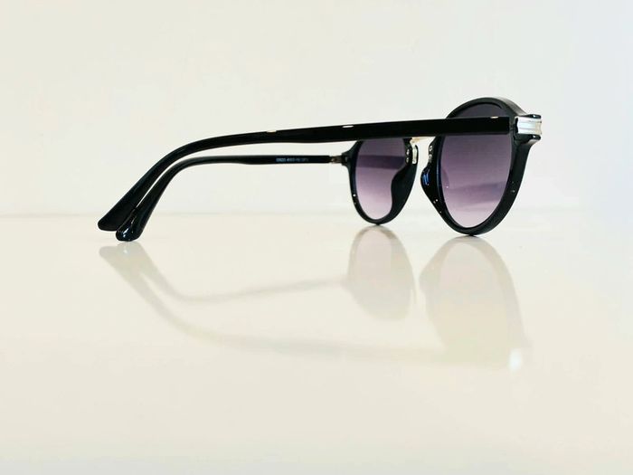 Lunette de soleil mixte ronde noire et argentée UV protection catégorie 3 - photo numéro 7