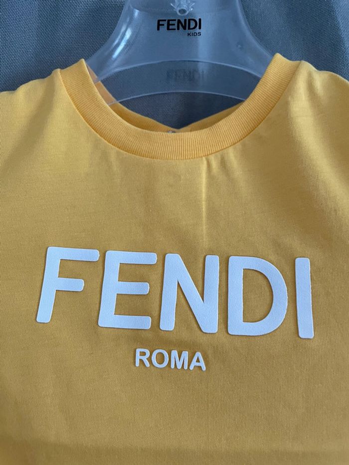 T-Shirt Fendi 18 mois - photo numéro 3
