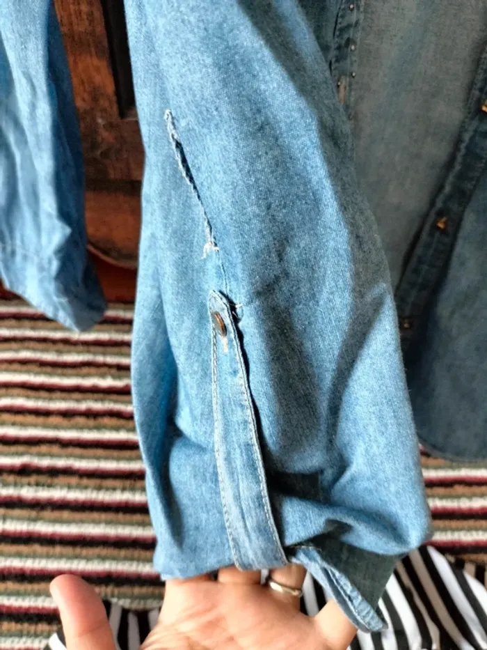 Chemise en jean avec paillettes - photo numéro 4
