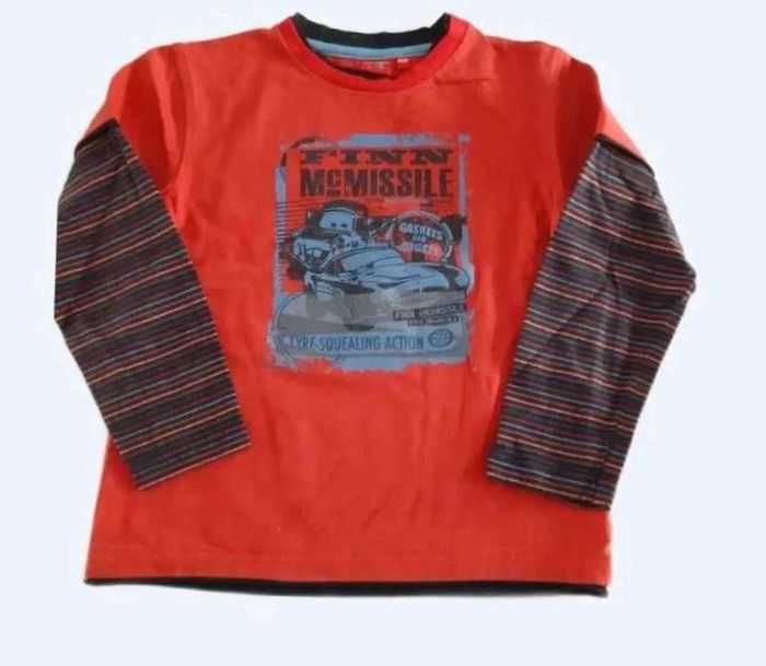 T-shirt / pull DISNEY cars 8 ans