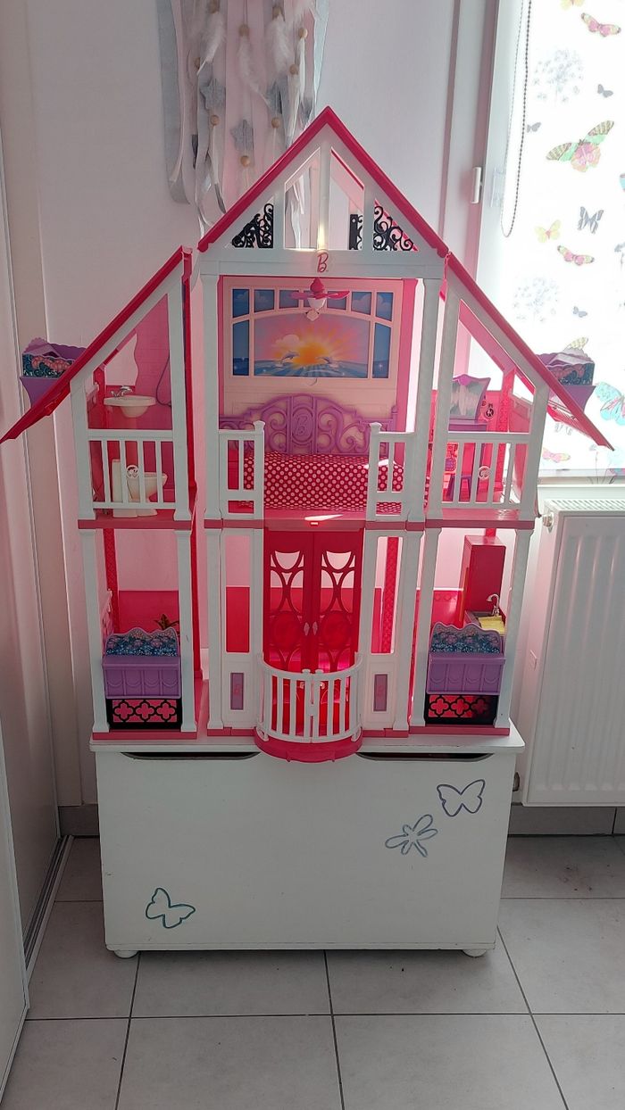Maison Barbie  avec accessoires