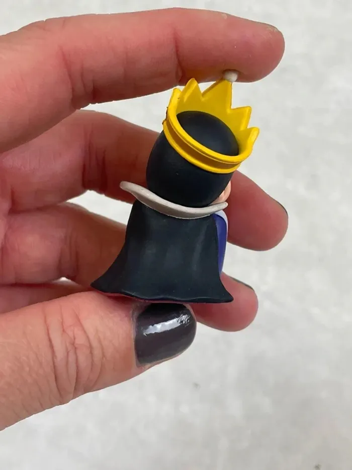 Mini Figurine Disney Vilains La méchante reine de blanche Neige Grimhilde - photo numéro 6