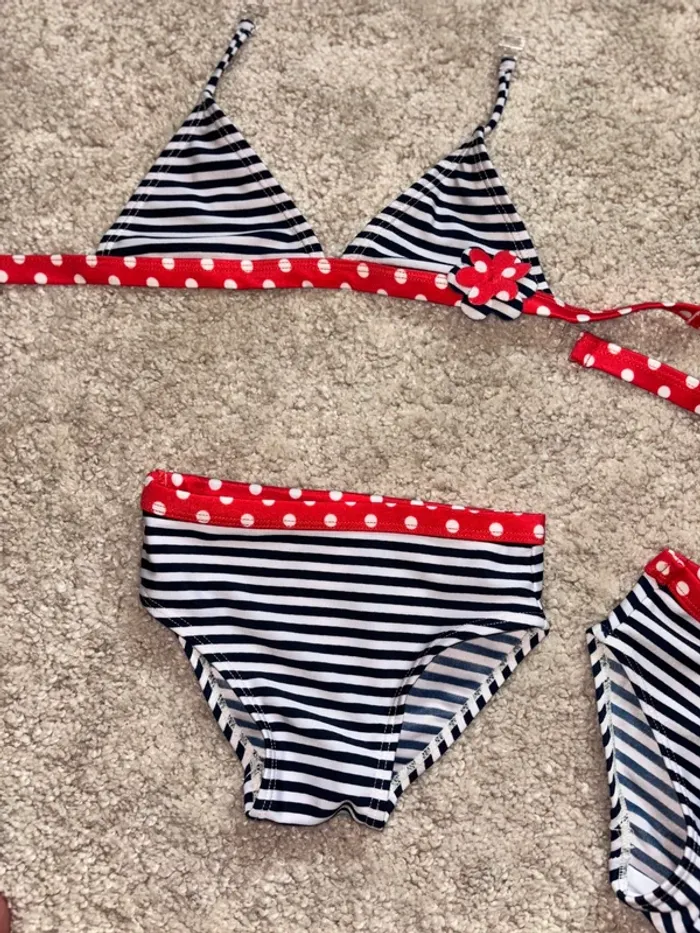 Maillot de bain, deux pièces un an - photo numéro 2