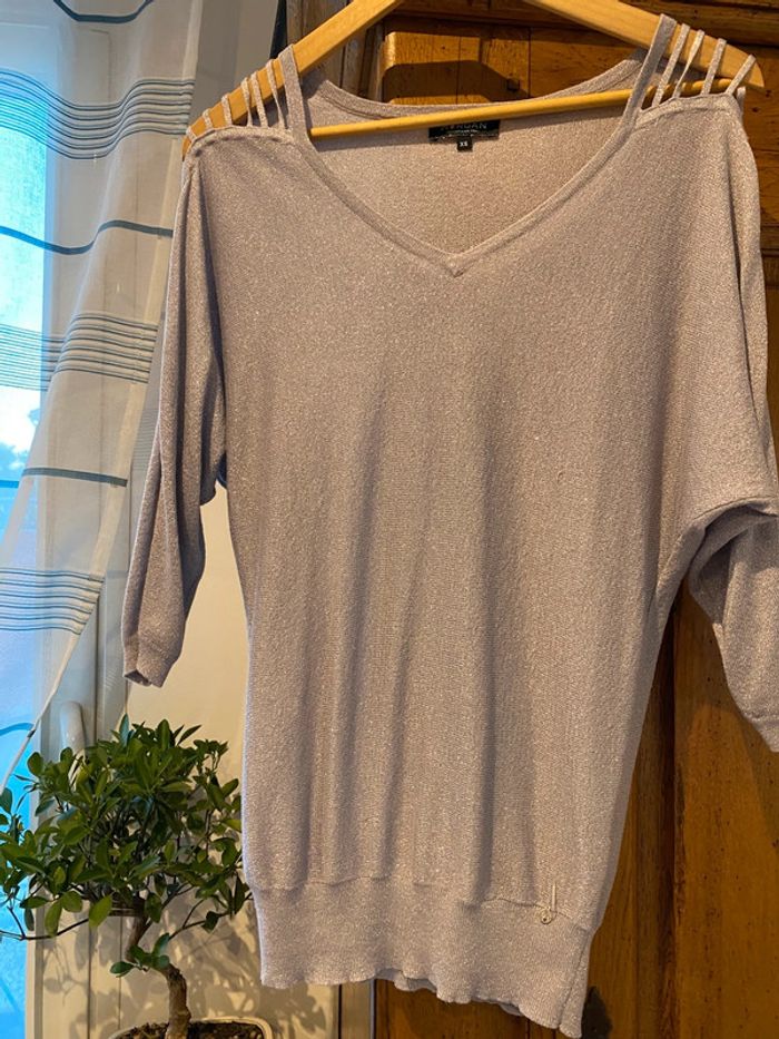 Pull col V manches trois quarts