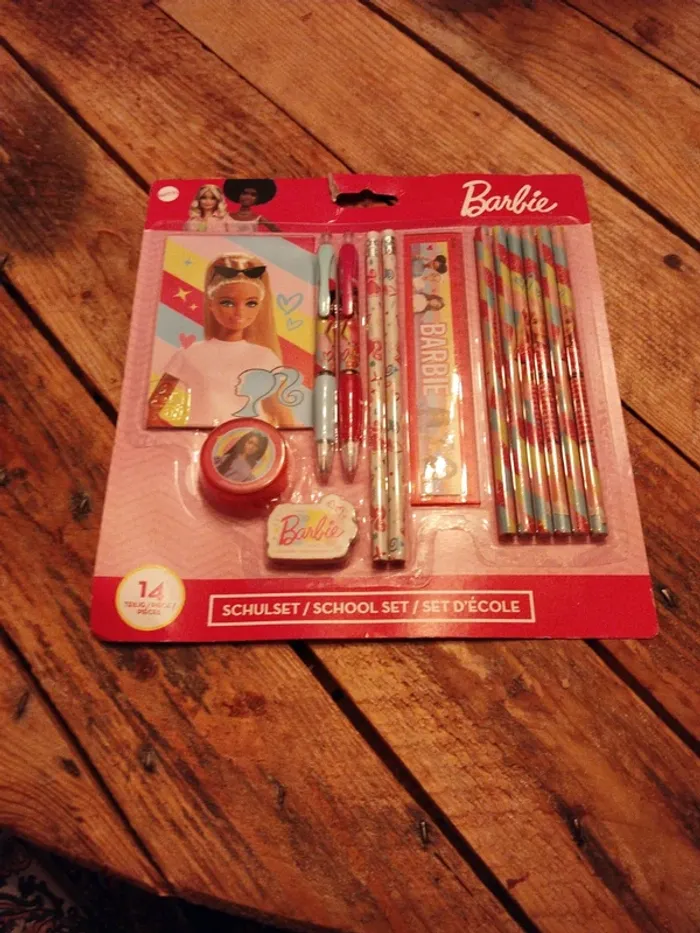 Fournitures Barbie