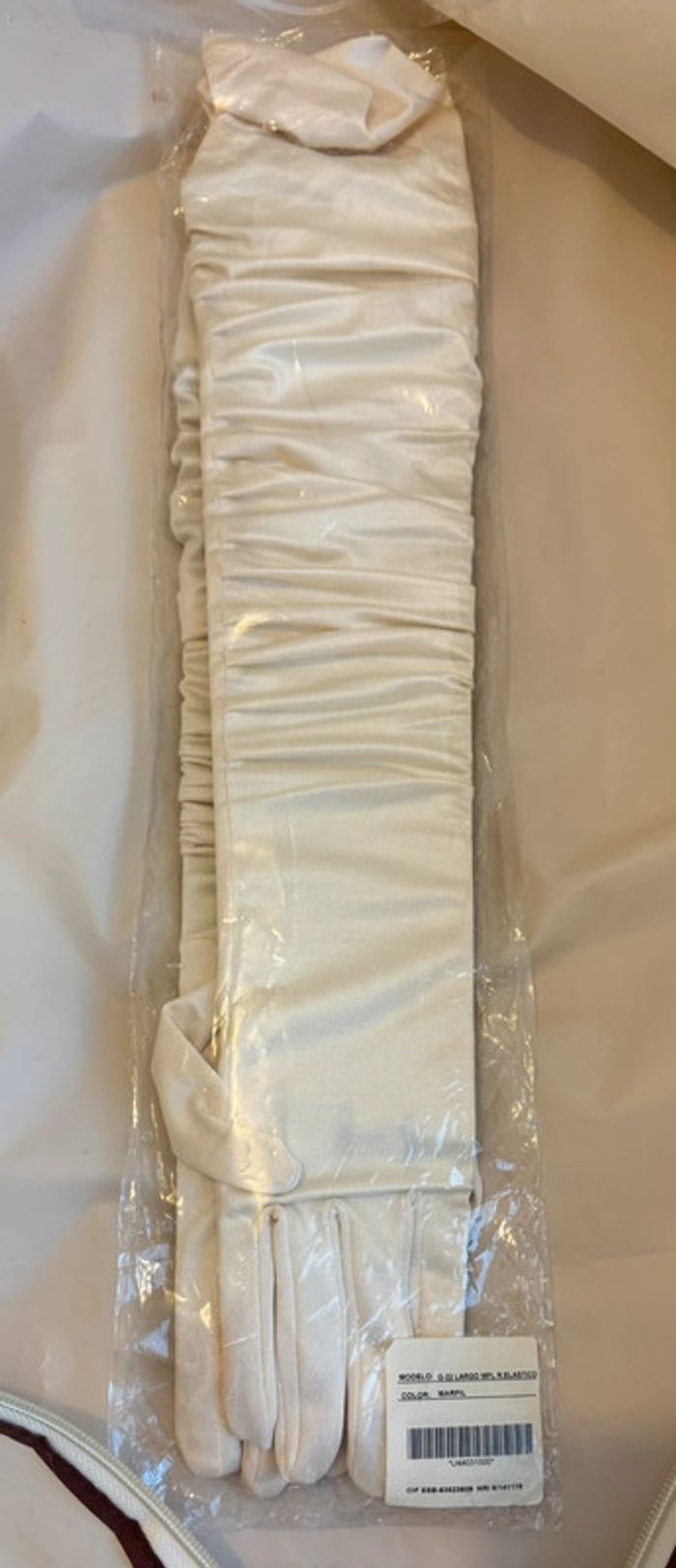 Robe de mariée neuve avec jupon gants et voile - photo numéro 18