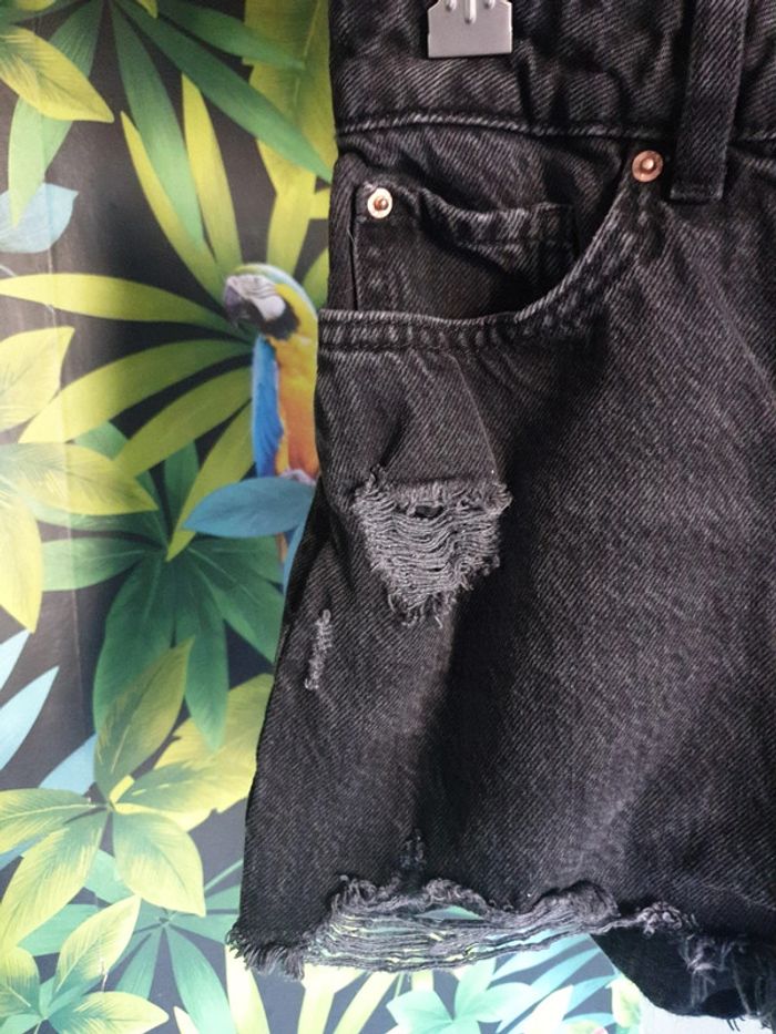 Short jean troué - photo numéro 4