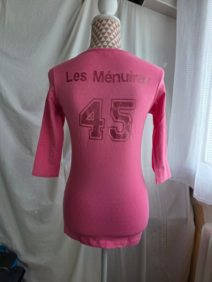 Tee-shirt,rose,col rond,manche 3/4, en très très bon état, ecritures brillantes, largeur d'épaule 30cm, largeur sous bras 39cm, longueur 63cm,en coton& elasthanne ,marque Club Med =5€ - photo numéro 3