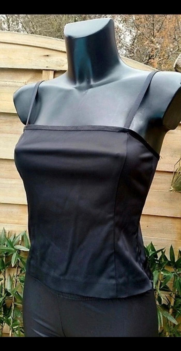 Bustier cintré en satin noir de H&M. - photo numéro 3