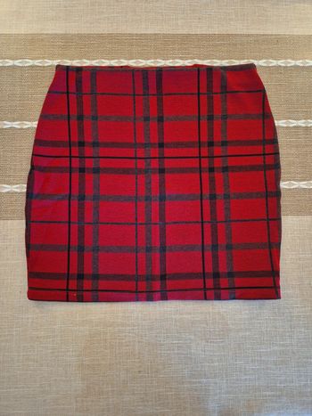 Mini jupe Pull & bear rouge et noire TM