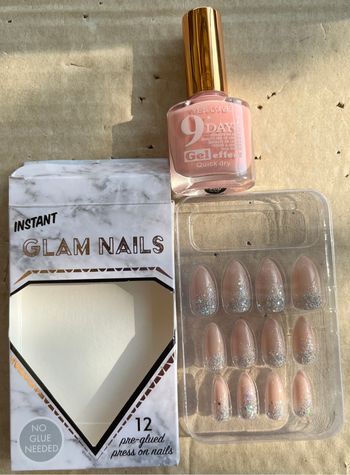 Lot de 12 press on nails + vernis