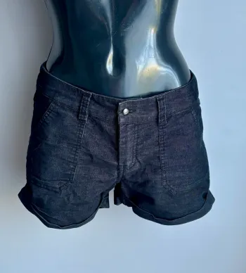 Short noir tout simplement T40 – bien lire la taille et regarder les photos avant achat