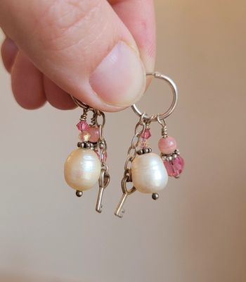 Boucles d’oreilles fantaisie à breloques