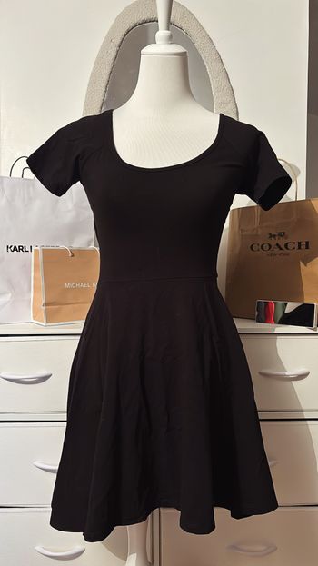 Robe noire coupe patineuse avec ouverture dans le dos Jennyfer T36