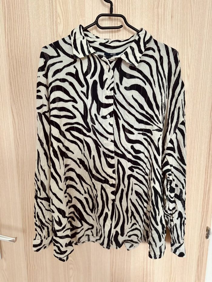 Chemise fluide manches longues zébrée noir blanc taille XXL 50/52 Kiabi