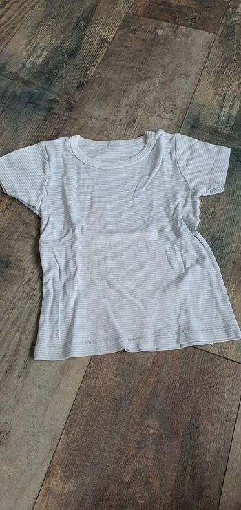 T-shirt 4 ans en très bon état