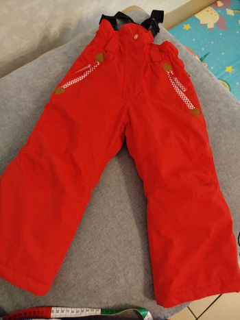 Pantalon  combinaison de ski fushia. Taille 4 ans. Etirel