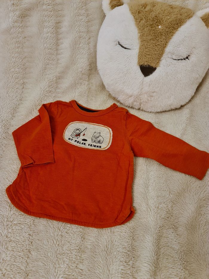 Lot vêtements/ 2 tee-shirts garçon 12 mois - photo numéro 2