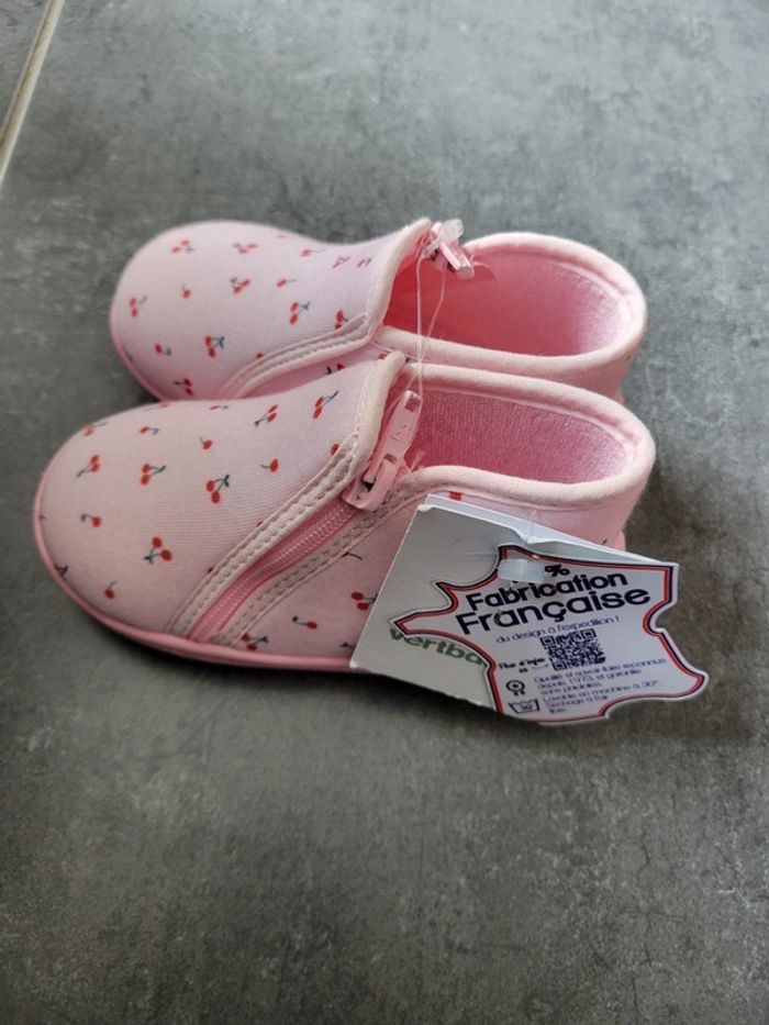 Chaussons vertbaudet t22 neuf - photo numéro 2