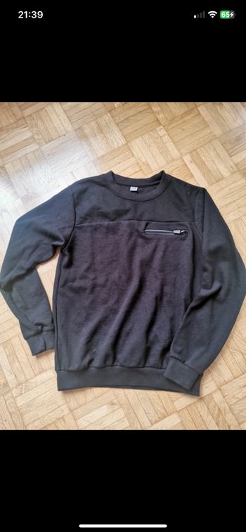 Joli pull noir