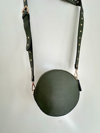 👜 Sac rond kaki / olive - effet croco 🐊 & clous dorés