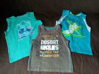 Lot de trois t-shirts sans manches