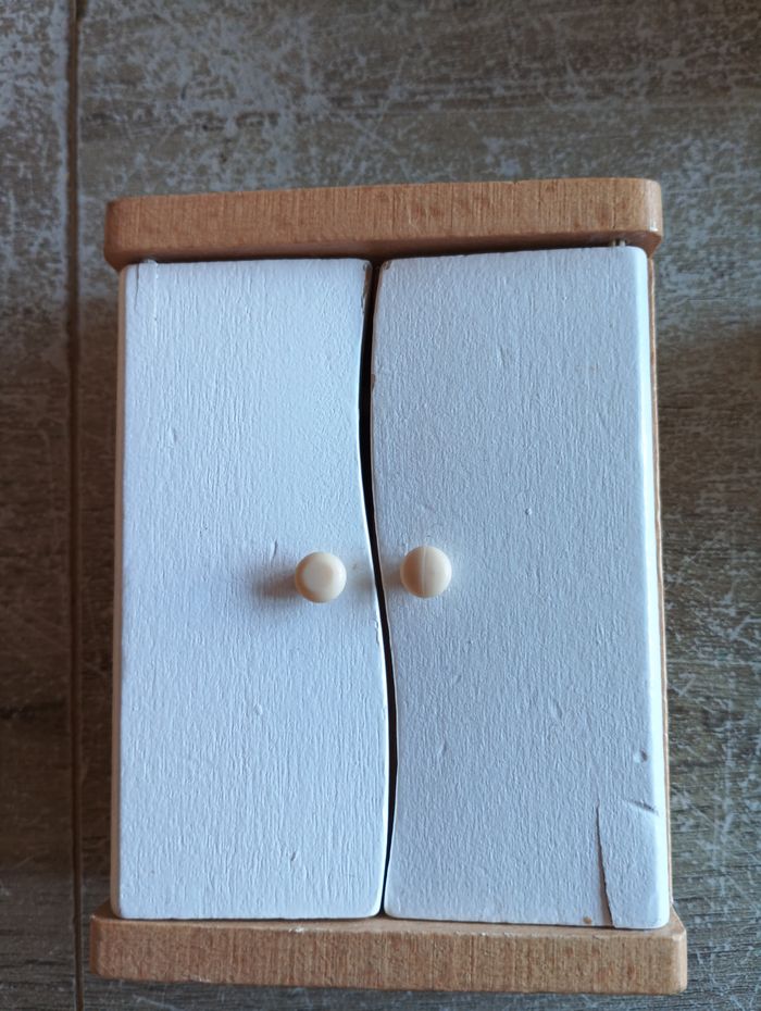 Maison en bois avec accessoires - photo numéro 4