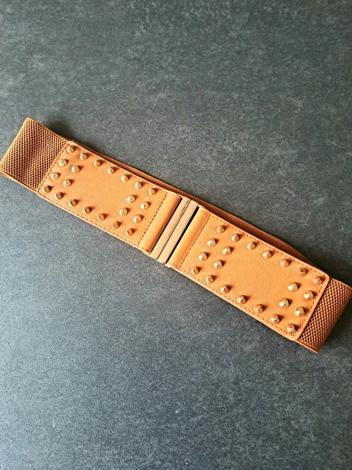 Ceinture cloutée
