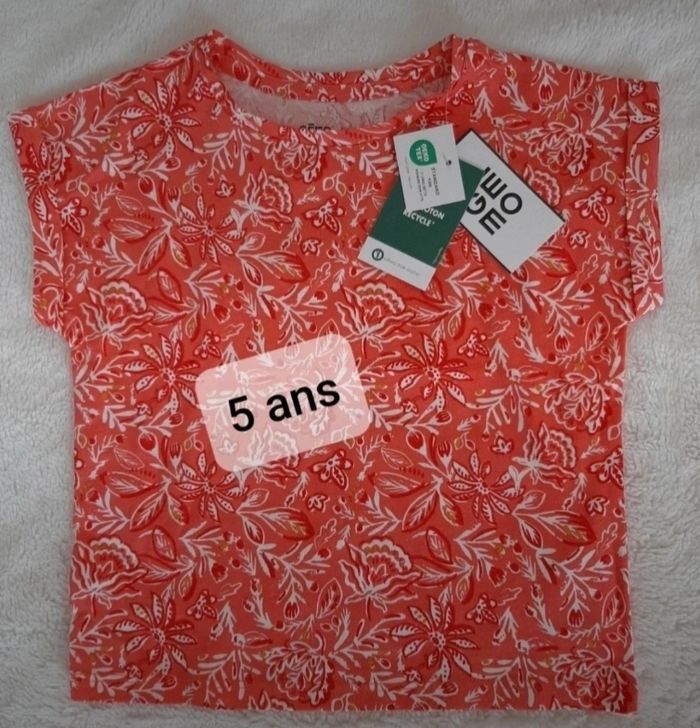 Tee-shirt 5 ans neuf