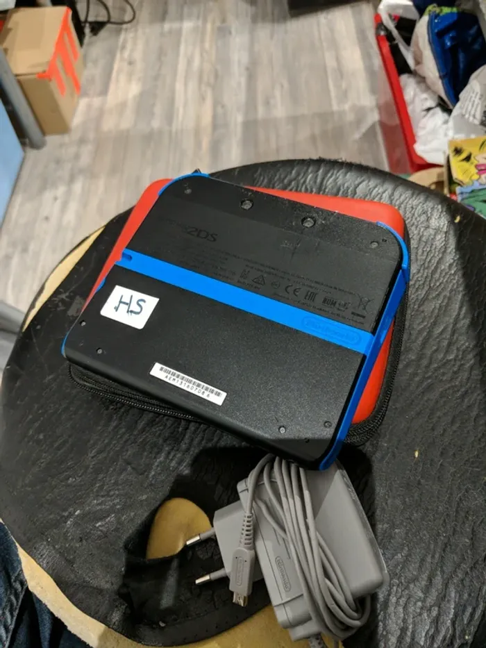 Nintendo 2Ds Bleu et Noir HS + housse et chargeur - photo numéro 4