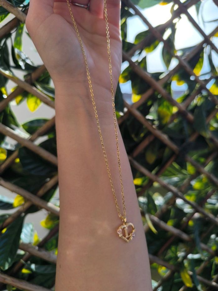 Collier lettre L , acier inoxydable, neuf doré , idée cadeau - photo numéro 2