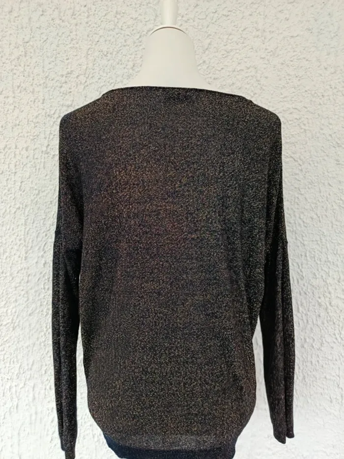 Pull fin noir a paillettes doré col V Pimkie taille M fluide - photo numéro 4