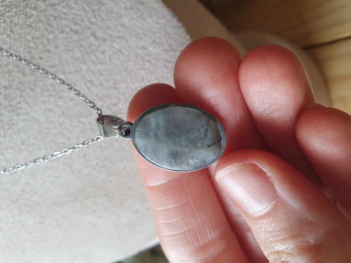 Collier en acier inoxydable avec un pendentif en pierre de labradorite - photo numéro 6
